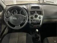 Usado Renault Mégane II Dynamique 120 CV (88 kW) 2004 Granate Berlina