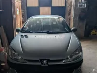 Usado Peugeot 206 90 CV (66 kW) 2001 Blanco Berlina