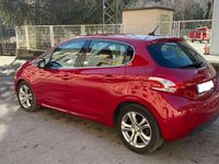 Usado Peugeot 208 Active 92 CV (67 kW) 2014 Rojo Utilitario