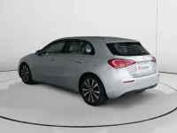 Usado Mercedes A180 116 CV (85 kW) 2021 Gris Utilitario