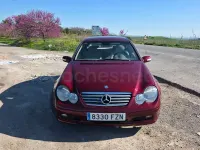 Usado Mercedes C220 143 CV (105 kW) 2002 Granate Berlina