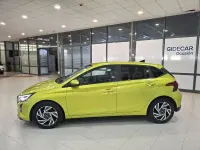 Usado Hyundai i20 100 CV (73 kW) 2025 Verde Utilitario