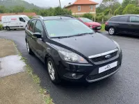 Usado Ford Focus Trend 109 CV (80 kW) 2010 Negro Familiar