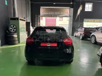 Usado Mercedes A180 Urban 109 CV (80 kW) 2013 Negro Utilitario