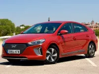Usado Hyundai Ioniq 141 CV (103 kW) 2017 Granate Utilitario