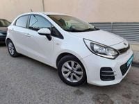 Usado Kia Rio 75 CV (55 kW) 2015 Blanco Utilitario