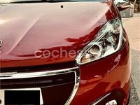 Usado Peugeot 208 Style 82 CV (60 kW) 2016 Granate Utilitario