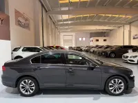 Usado VW Passat Executive 122 CV (89 kW) 2020 Gris / plata Berlina