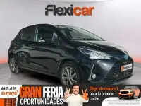 Usado Toyota Yaris Hybrid Active 100 CV (73 kW) 2019 Negro Berlina