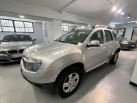 Usado Dacia Duster Lauréate 109 CV (80 kW) 2011 Gris / plata SUV