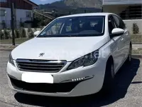 Usado Peugeot 308 SW Active 120 CV (88 kW) 2015 Blanco Familiar