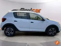 Usado Dacia Sandero Comfort 91 CV (66 kW) 2018 Blanco Utilitario