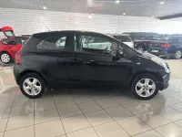 Usado Toyota Yaris Sol 90 CV (66 kW) 2008 Negro Utilitario