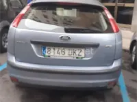 Usado Ford Focus Trend 109 CV (80 kW) 2005 Gris / plata Berlina