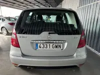Usado Mercedes A180 Avantgarde 109 CV (80 kW) 2010 Gris / plata Monovolumen