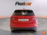 Usado Skoda Fabia Selection 95 CV (69 kW) 2024 Rojo Utilitario
