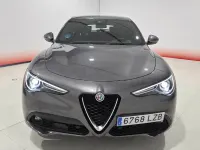 Usado Alfa Romeo Stelvio Super 190 CV (139 kW) 2022 Gris / plata SUV