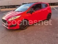 Usado Ford Fiesta 140 CV (102 kW) 2017 Rojo Utilitario