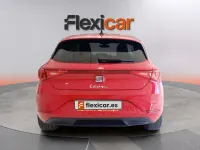 Usado Seat Leon Style 130 CV (95 kW) 2020 Rojo Berlina