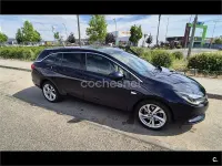 Usado Opel Astra Dynamic 136 CV (100 kW) 2018 Negro Familiar