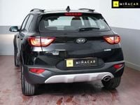 Usado Kia Stonic 120 CV (88 kW) 2022 Negro SUV