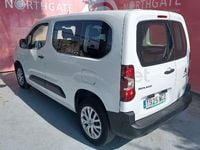 Usado Citroën Berlingo Live 102 CV (75 kW) 2022 Blanco Monovolumen