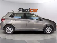 Usado VW Polo Advance 75 CV (55 kW) 2018 Gris Utilitario