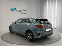 Usado Kia Ceed 136 CV (100 kW) 2023 Azul claro metalizado Utilitario