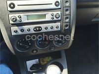 Usado Ford Fiesta Trend 68 CV (50 kW) 2004 Azul Utilitario