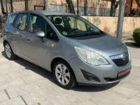 Usado Opel Meriva Cosmo 110 CV (80 kW) 2011 Gris / plata Monovolumen