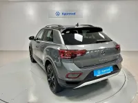 Usado VW T-Roc 110 CV (80 kW) 2023 Gris / plata SUV