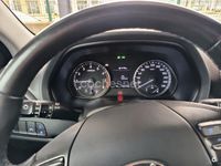 Usado Hyundai i30 120 CV (88 kW) 2018 Rojo Berlina