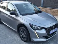 Usado Peugeot e-208 Active 100 kW (136 CV) 2023 Azul Utilitario