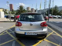 Usado VW Golf V Highline 105 CV (77 kW) 2007 Gris / plata Berlina
