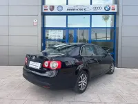 Usado VW Jetta Advance 140 CV (102 kW) 2007 Negro Berlina