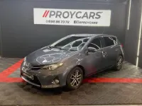 Usado Toyota Auris 90 CV (66 kW) 2015 Gris / plata Berlina