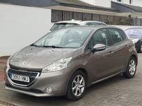 Używany Peugeot 208 Access 82 KM (60 kW) 2012 Beżowy Hatchback