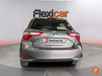 Usado Toyota Yaris Active 100 CV (73 kW) 2020 Marrón