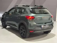 Usado Dacia Sandero Extreme 101 CV (74 kW) 2025 Verde Berlina