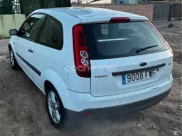 Usado Ford Fiesta Ambiente 68 CV (50 kW) 2007 Blanco Utilitario