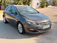 Usado Opel Astra Selective 140 CV (102 kW) 2012 Gris / plata Berlina
