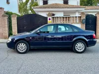 Usado Audi A4 115 CV (84 kW) 2000 Azul Berlina