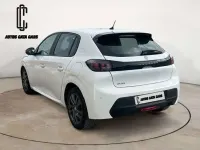 Usado Peugeot 208 Active 102 CV (75 kW) 2021 Blanco Utilitario