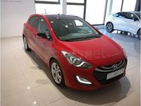 Usado Hyundai i30 110 CV (80 kW) 2013 Rojo Berlina