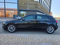 Usado Mercedes A180 109 CV (80 kW) 2019 Negro Utilitario