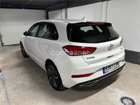 Usado Hyundai i30 110 CV (80 kW) 2021 Blanco Berlina