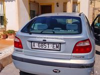 Usado Renault Mégane 90 CV (66 kW) 2000 Gris / plata Berlina