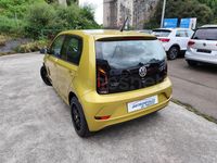 Usado VW up! high up! 60 CV (44 kW) 2016 Amarillo Utilitario