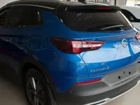 Usado Opel Grandland X Design & Tech 131 CV (96 kW) 2021 Effekt blue cmetaliz SUV