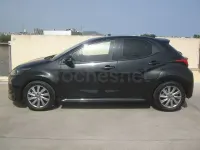 Usado Toyota Yaris Hybrid Active 116 CV (85 kW) 2022 Negro Berlina